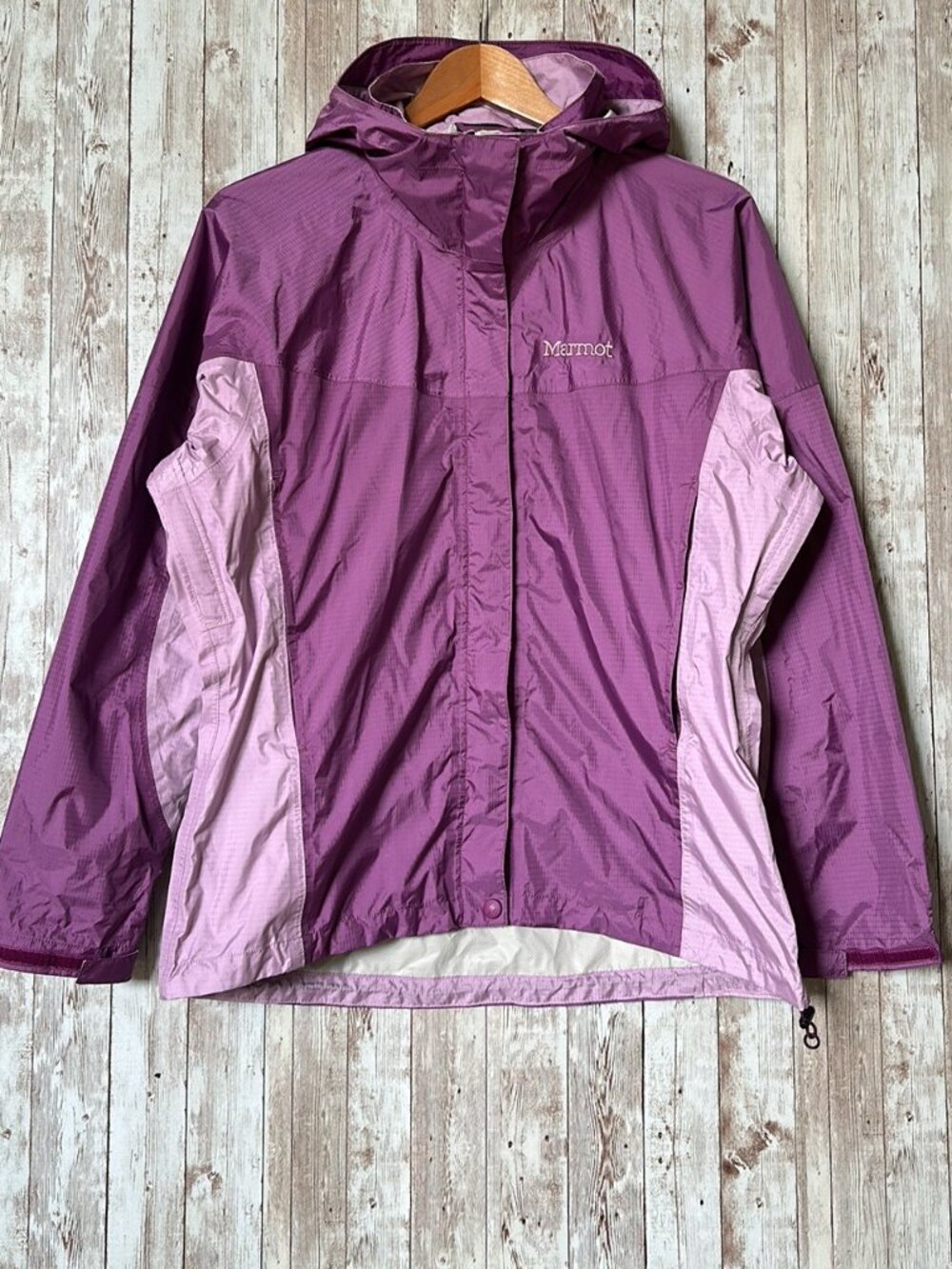 Marmot Rain Jacket sz Medium Women's Hooded Under Arm Vents Pockets Windbreaker